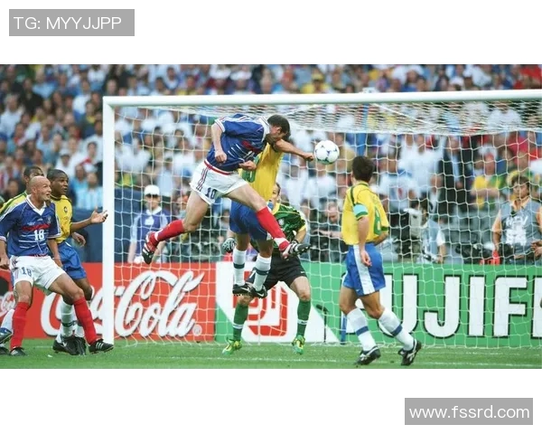 足球明星的运动偏好揭秘他们热爱的其他运动项目与兴趣 足球明星的运动偏好揭秘他们热爱的其他运动项目与兴趣