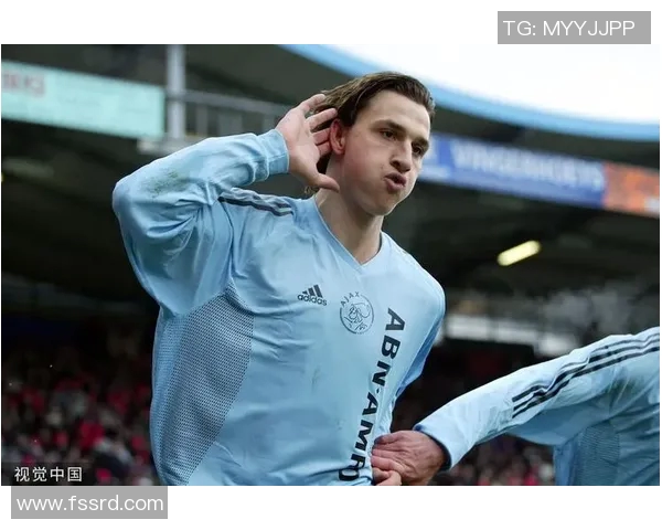 足球明星的可爱瞬间展现了他们不为人知的童真与魅力