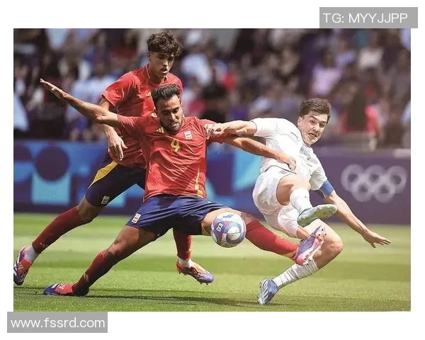 剪发后的足球明星们展现新形象与风格的精彩瞬间 剪发后的足球明星们展现新形象与风格的精彩瞬间